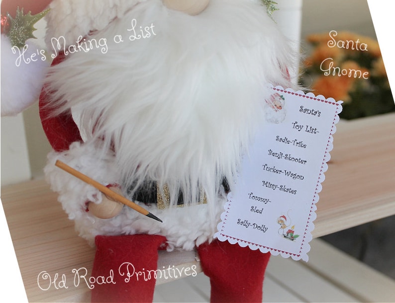 Patrón de gnomo de Papá Noel. Está haciendo una lista. Descarga instantánea en PDF. Patrón navideño. imagen 2