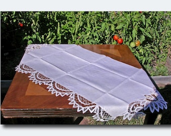 Linen Dresser Scarf With Battenburg Lace Edges c. 1920's