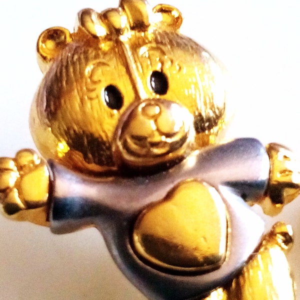 COOKIE LEE PIN! Signed Cookie Lee © Lapel Pin/Accessory! Figural Animal Motif! Adorable, Enameled, Teddy Bear With Heart Gold Tone Setting!