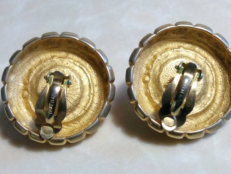 Clip Ons ERWIN PEARL EARRINGS Etched /& Embossed Gold Tone Setting Luminous Costume Pearls Gorgeous Floral Motif! Signed High End Jewels