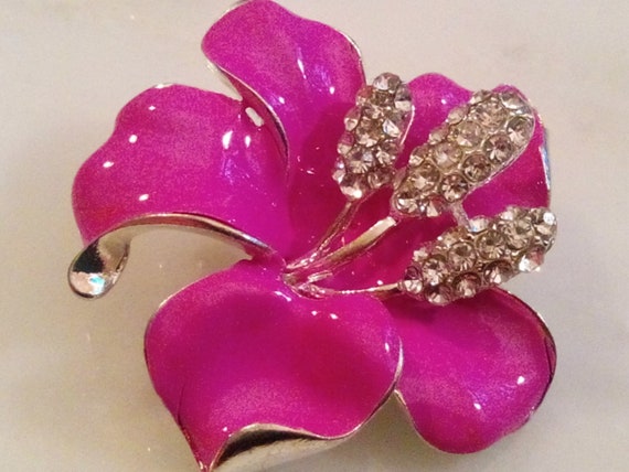 ENAMELED FLOWER BROOCH! Gorgeous Pin/Accessory! R… - image 1