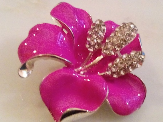 ENAMELED FLOWER BROOCH! Gorgeous Pin/Accessory! R… - image 3