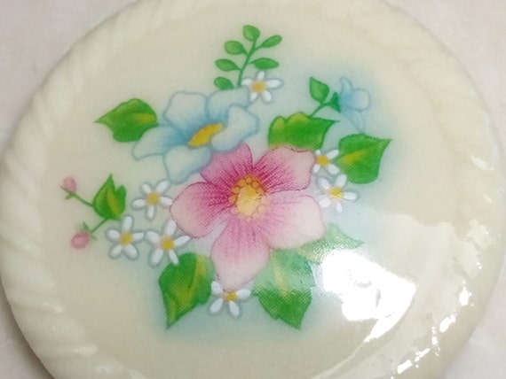 SIGNED AVON BROOCH! Painted Porcelain Garden/Fine… - image 2