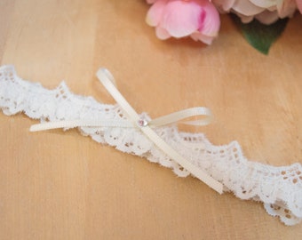 Ivory lace wedding garter, bridal garter, gift for bride, lace garter