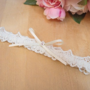 Ivory lace wedding garter, bridal garter, gift for bride, lace garter image 1