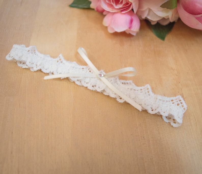 Ivory lace wedding garter, bridal garter, gift for bride, lace garter image 1