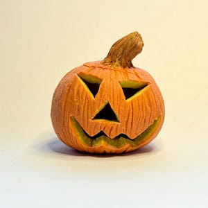 Casa delle bambole in miniatura, zucca di Halloween, decorazioni per casa delle bambole, casa delle bambole infestata, cibo di Halloween in miniatura, mini decorazioni autunnali angry