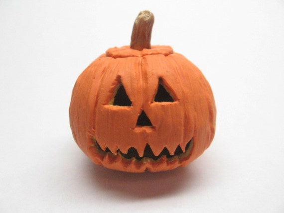 Dollhouse Miniature Jack o Lantern And Jack o Lantern Pillow. Dolls ...