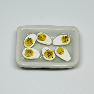 Miniatura Deviled Eggs, miniatura de casa de bonecas, escala 1:12, argila de polímero