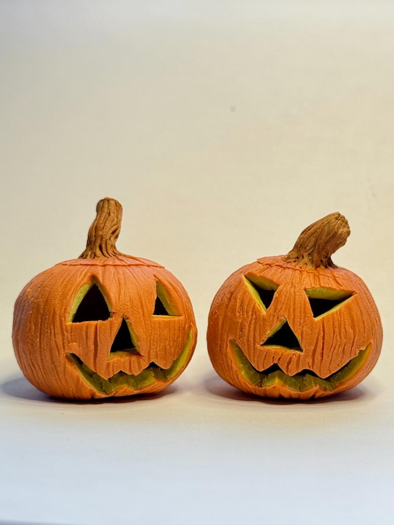 Miniature Dollhouse Jack -o'- Lantern, Halloween Pumpkin, Dollhouse Décor, Haunted Dollhouse, Halloween Miniature Food, Mini Fall Decoration