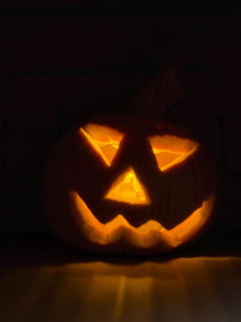 Casa delle bambole in miniatura, zucca di Halloween, decorazioni per casa delle bambole, casa delle bambole infestata, cibo di Halloween in miniatura, mini decorazioni autunnali Angry with Light