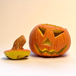 Casa delle bambole in miniatura, zucca di Halloween, decorazioni per casa delle bambole, casa delle bambole infestata, cibo di Halloween in miniatura, mini decorazioni autunnali immagine 6