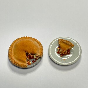 Dollhouse Miniature Apple Pie, 1:12 Scale Miniature, Holiday Dessert, Realistic Apple Pie, Dollhouse Food, Mini Kitchen, Polymer Clay Treat