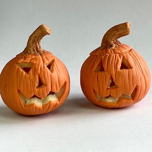 Glow In The Dark Miniature Jack - o - Lantern, Halloween Pumpkin, Dollhouse Décor, Haunted Dollhouse, Halloween Miniature Food, Mini Pumpkin