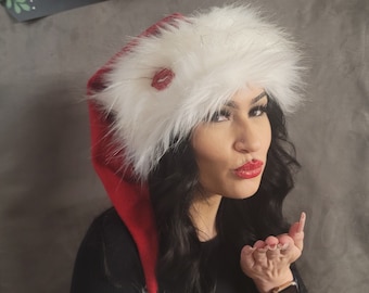 Rote Woll-Weihnachtsmütze mit flauschigem weißen Bündchen und Kristall Pin-Option