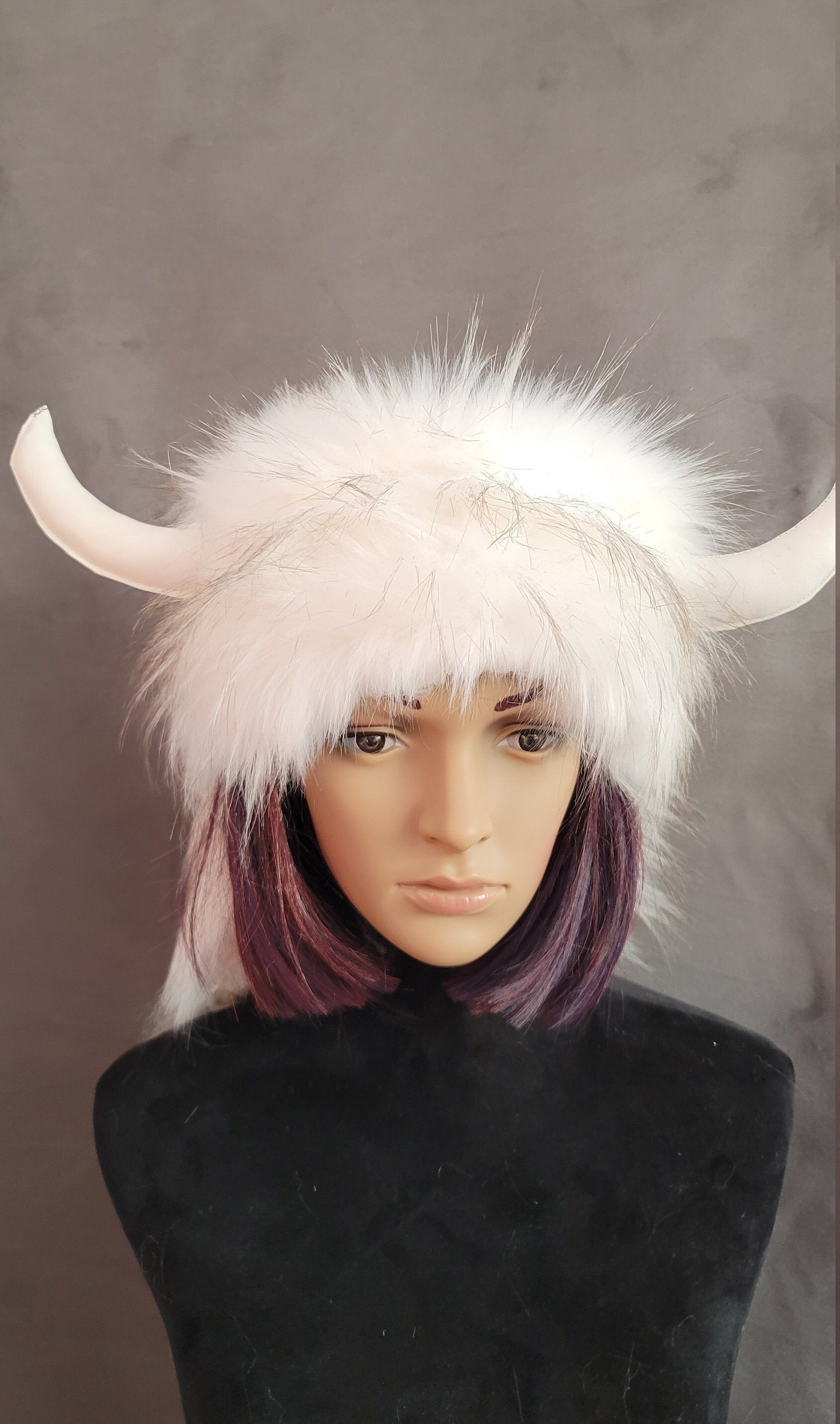 Accessoires Hoeden & petten Wintermutsen Bontmutsen Mystical Faux Fur Ivory Buffalo Headdress 