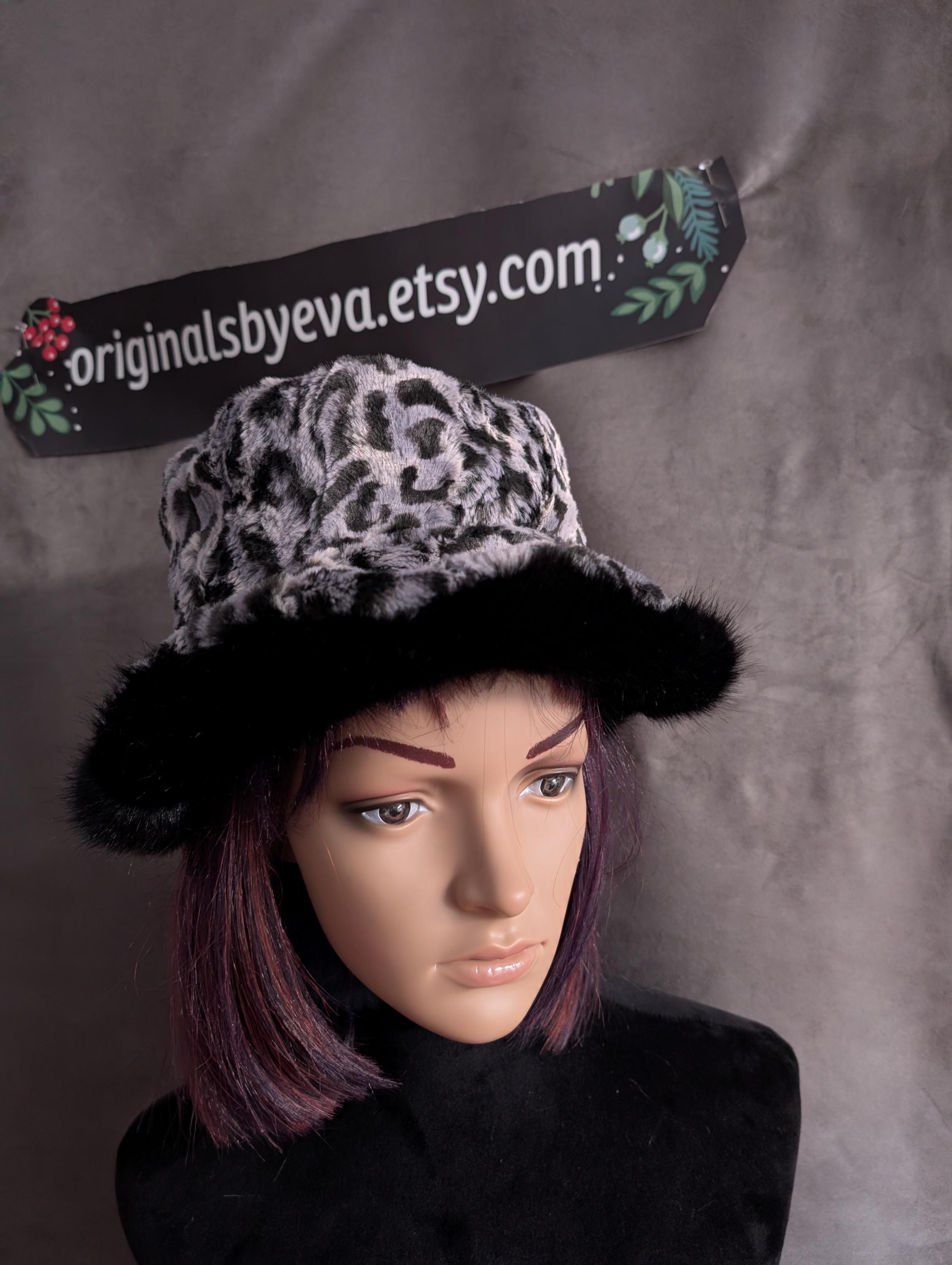 Reversible Furry Bucket Hat in Black Fur and Black Cheetah 