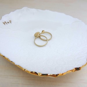 Personalised ring dish with gold or silver initials and rim. Gold or silver ring bowl. Personalised wedding or engagement gift. Ring pillow.