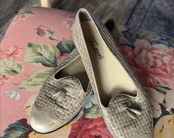 Vintage Woman’s Trotters Taupe Woven Leather Loafers Size 7.5 90s Vibe