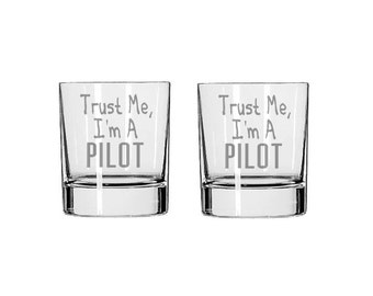 Trust Me I'm A Pilot Glass Set - Pilot Rocks Glass - Whiskey Glass - Drinking Glass, Pilot Gift, Funny Glass, Gift for A Pilot