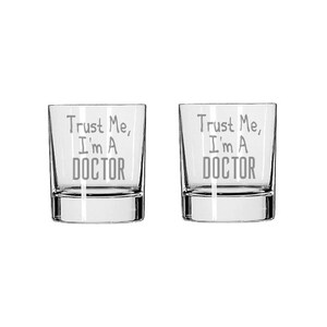 Trust Me, I'm A Doctor Glass Set - Trust Me, I'm A Doctor Rocks Glass - Whiskey Glass - Drinking Glass, Doctor Gift, Funny Glass