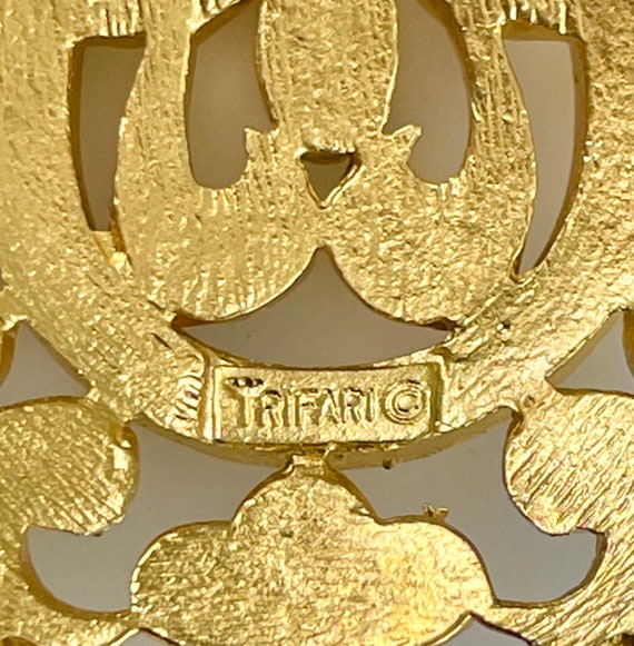 Vintage Crown Trifari Statement Medallion Necklace - image 7