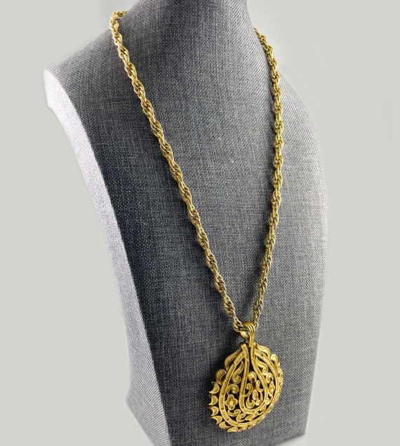 Vintage Crown Trifari Statement Medallion Necklace - image 3