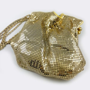 Monedero vintage de malla en tono dorado de Yuewton