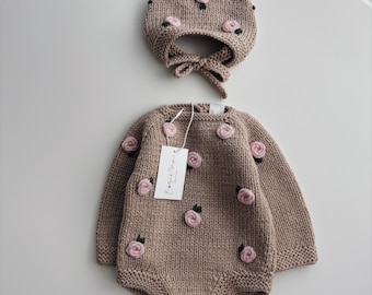 Set of 2 - Baby girl romper - Baby girl outfit - Newborn baby - Photo pros - Romper and bonnet - Merino wool - Baby girl - Embroidery