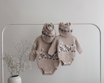 Set of 3 - Baby girl romper bonnet booties set - Newborn girl - Baby girl outfit - Newborn baby set - Hospital set - Beige - Flowers