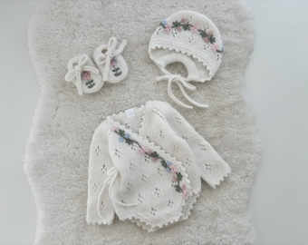 Set of 3 - Baby girl romper bonnet booties set - Newborn girl - Baby girl outfit - Newborn baby set - Hospital set - White
