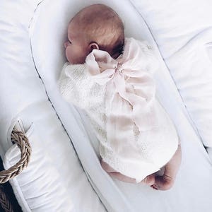 Pasgeboren rekwisieten - romper pasgeboren - romper babymeisje - romper met lange mouwen - foto prop outfit - romper foto prop - crème - rekwisieten pasgeboren meisje