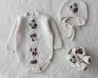 Long sleeve romper, bonnet and socks - Set of 3 - Baby girl - Photo props - Baby girl - Baby flower set - Baby girl outfit - Embroidery