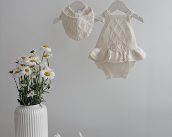 Set of 2 - Baby girl romper - Summer romper - Romper and bonnet set - Sleeveless romper - Baby outfit - Summer outfit - Baby girl - Cream
