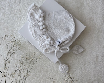 Baby bonnet - Bonnet with leaf - Baby girl bonnet - Baby shower - Girl bonnet - Hospital bonnet - White