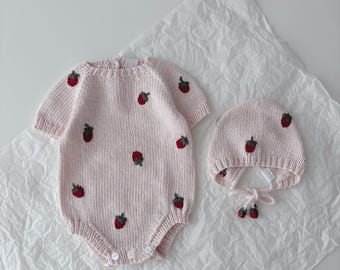 Baby girl romper and bonnet - Set of 2 - Cotton romper set with strawberry embroidery - Baby girl set - Strawberry embroidery - Pale pink