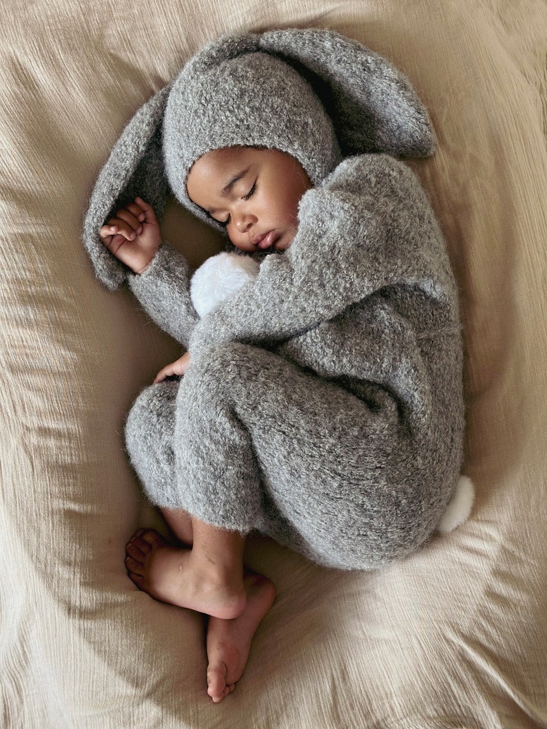 Set of 2 Bunny baby set Baby girl/boy outfit Long legs romper and bonnet Baby girl Baby boy Baby girl/boy outfit image 7