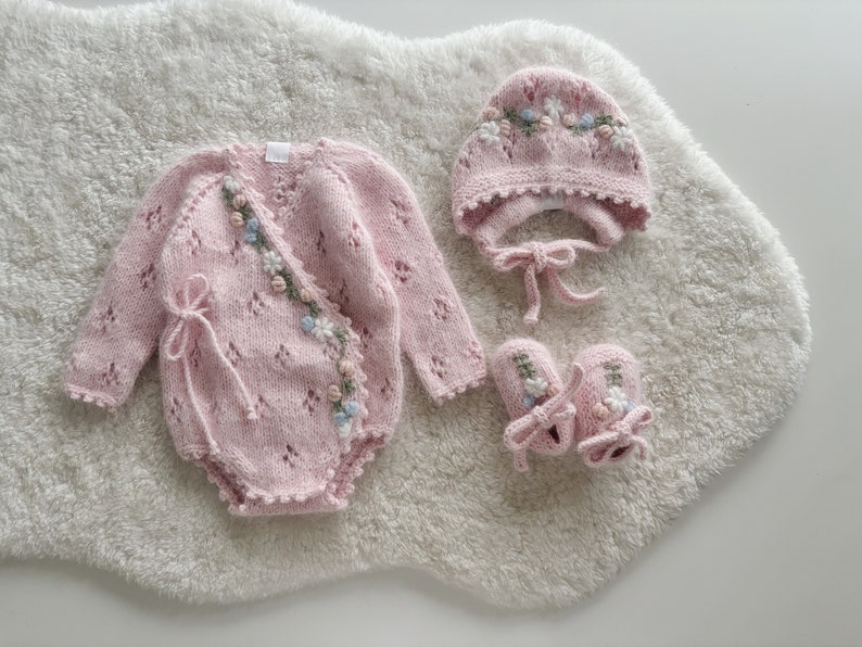 Set di 3 Set di stivaletti con cappellino e pagliaccetto per bambina Neonata Completo per bambina Set per neonato Set per ospedale Rosa immagine 9