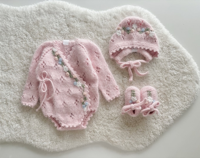 Featured listing image: Set of 3 - Baby girl romper bonnet booties set - Newborn girl - Baby girl outfit - Newborn baby set - Hospital set - Pink