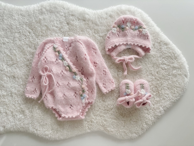 Set di 3 Set di stivaletti con cappellino e pagliaccetto per bambina Neonata Completo per bambina Set per neonato Set per ospedale Rosa immagine 1