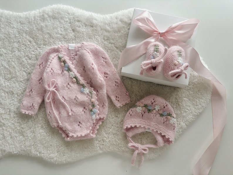 Set di 3 Set di stivaletti con cappellino e pagliaccetto per bambina Neonata Completo per bambina Set per neonato Set per ospedale Rosa immagine 4