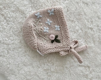 Newborn size - Baby girl bonnet - Bonnet with embroidery - Baby beige bonnet - Baby girl bonnet - Newborn photos - Newborn props - Beige