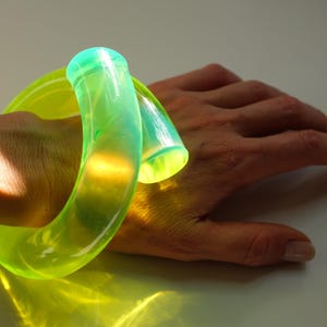 Bold Lucite Bangle Bracelet: 1&quot; Thick Acrylic Cuff - Chofa Jewelry