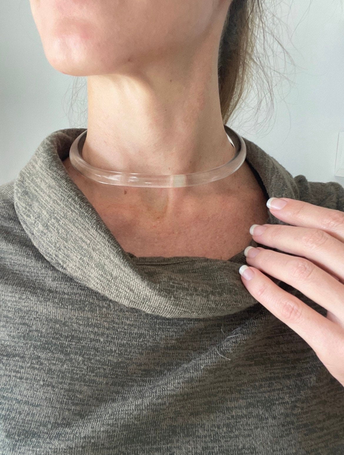Lucite collar online