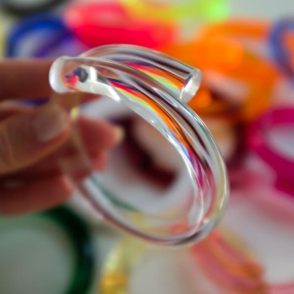 Pulsera rígida de lucita transparente, joyería acrílica hecha a mano