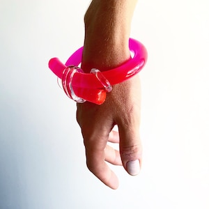 PINK KNOT BANGLE, Pink Acrylic Bangle, Neon Pink Bangle, Pink Bangle, Acrylic Bracelet, Hot Pink Bracelet, Neon Pink Bracelets, Pink Jewelry