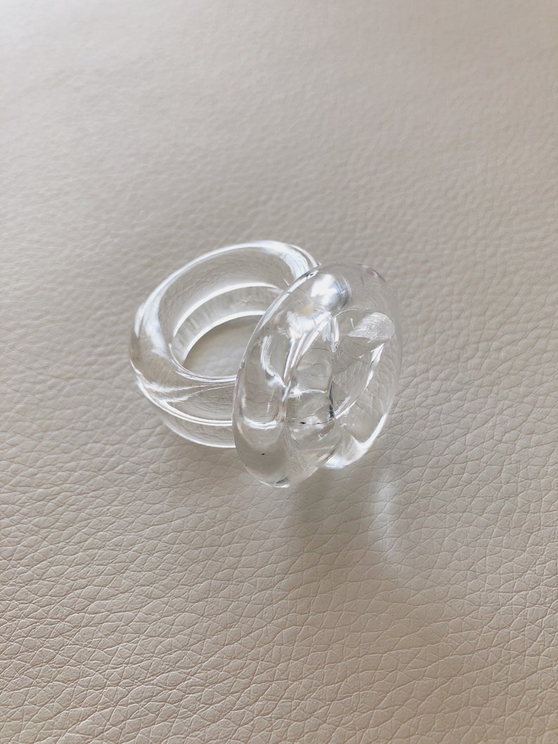 Anillo Transparente LUCITE Nudo Ring Statement Ring Contemporary Ring Acrylic Ring Acrylic Clear Ring Clear Ring Clear Acrylic Ring