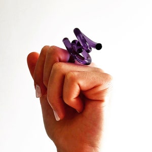 Anillo ESCULTURA – Anillo de Lucite Contemporáneo / Joyería de Arte Abstracto / Anillo de Acrílico Hecho a Mano / Arte para Vestir de Chofa Jewelry