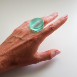 SEAGLASS ROUND Statement Ring, Resin Bold Big Ring, Cocktail Big Ring, Pastel Unique Ring, Sea Glass Jewelry, CHOFA x Carla Bronzini, Gifts