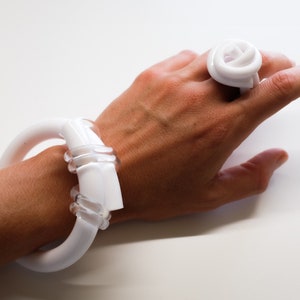 WHITE KNOT BRACELET, Acrylic Knot Bracelet, White Bracelet, White Bangle, Acrylic Bracelet, Acrylic Bangle, White Knot Bangle, White Jewelry image 4